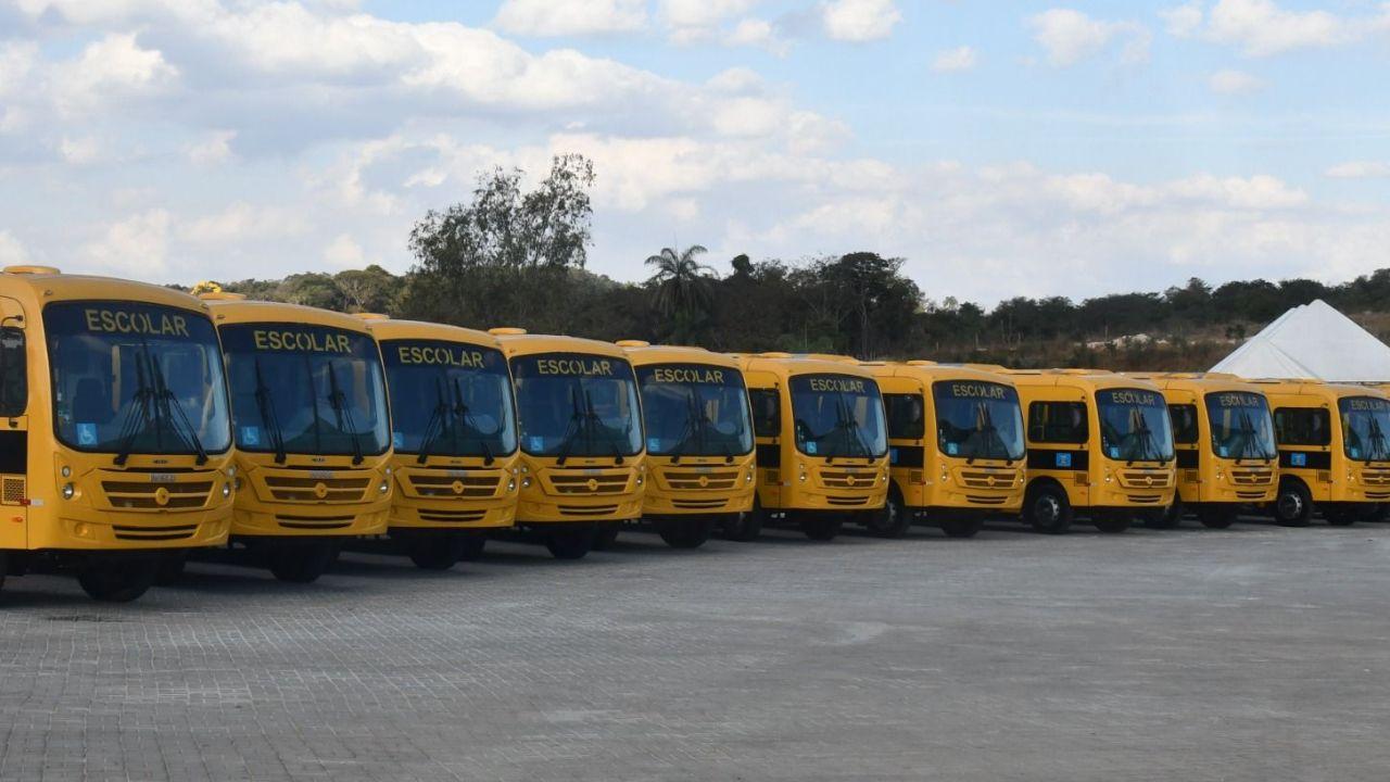 Prefeitura de Brumadinho entrega novos ônibus escolares nesta segunda-feira (02)